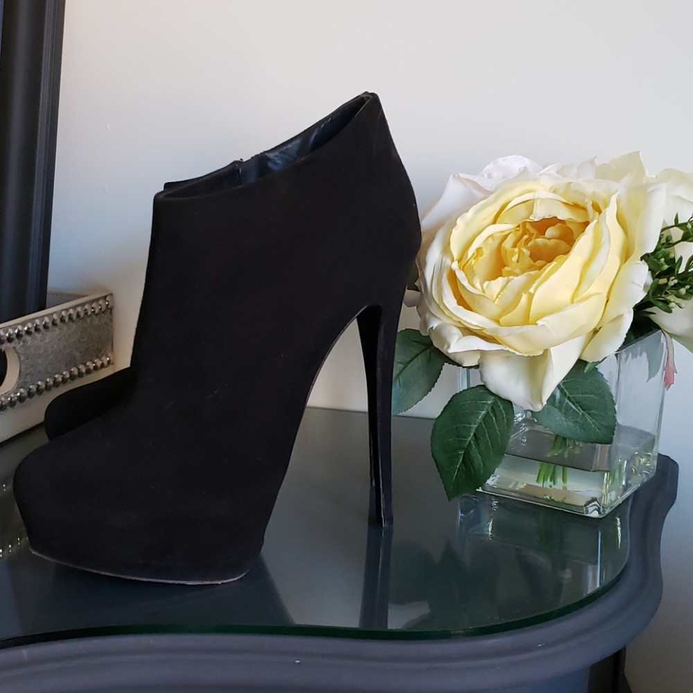 *Authentic Giuseppe zanotti boots *